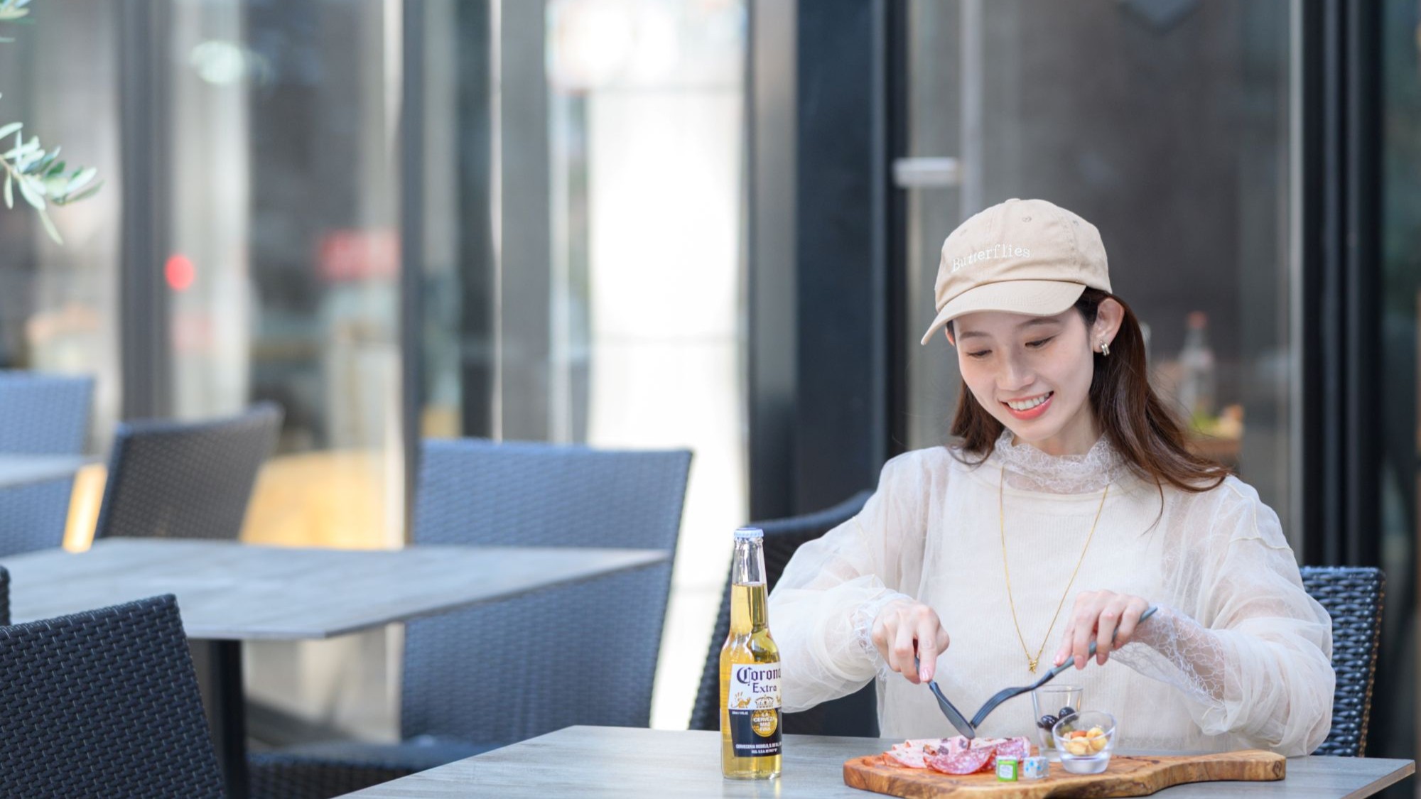 ラウンジはテラス席もご利用いただけます♪