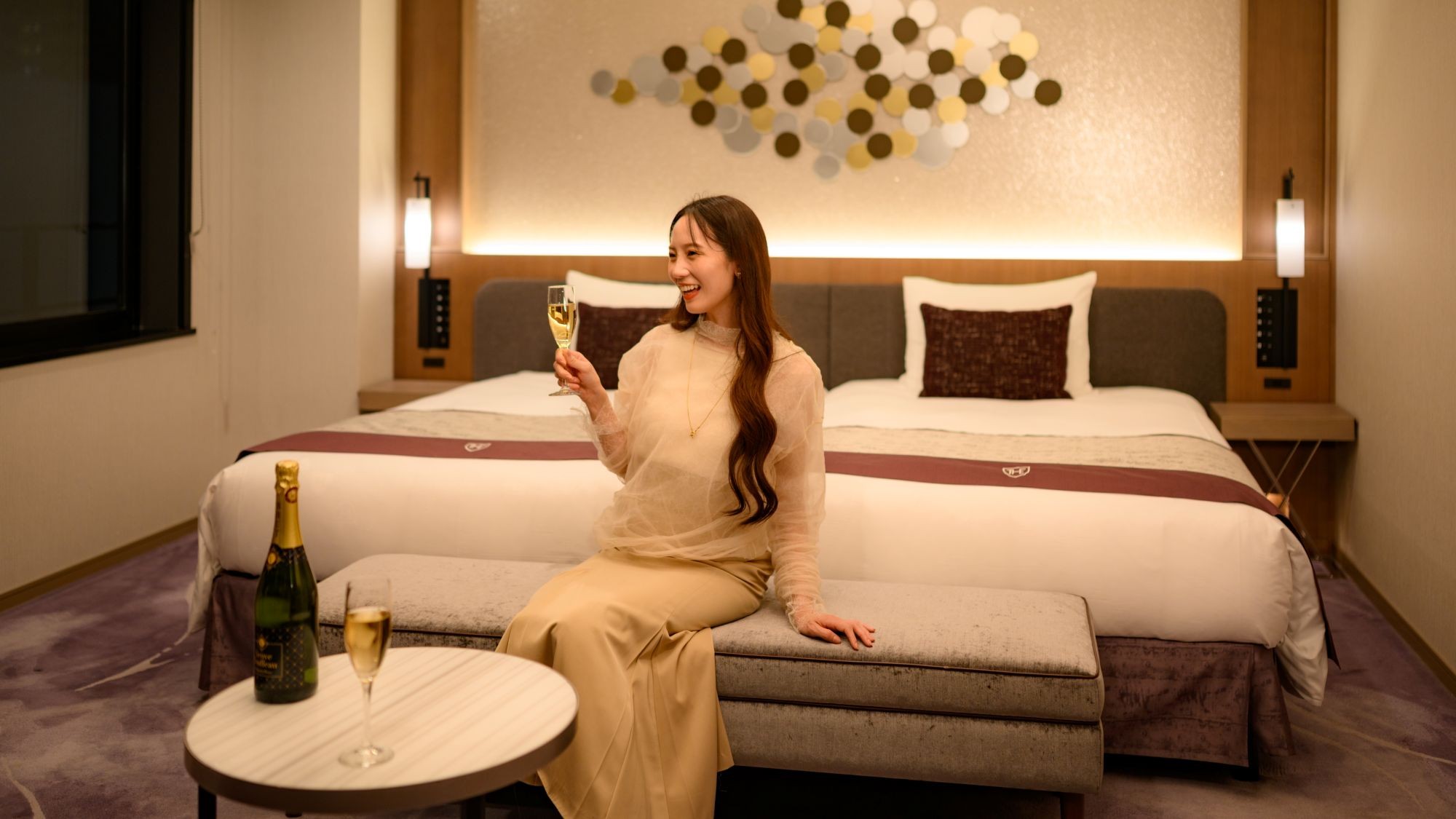 スイート：最上階のコーナーに位置するスイート。