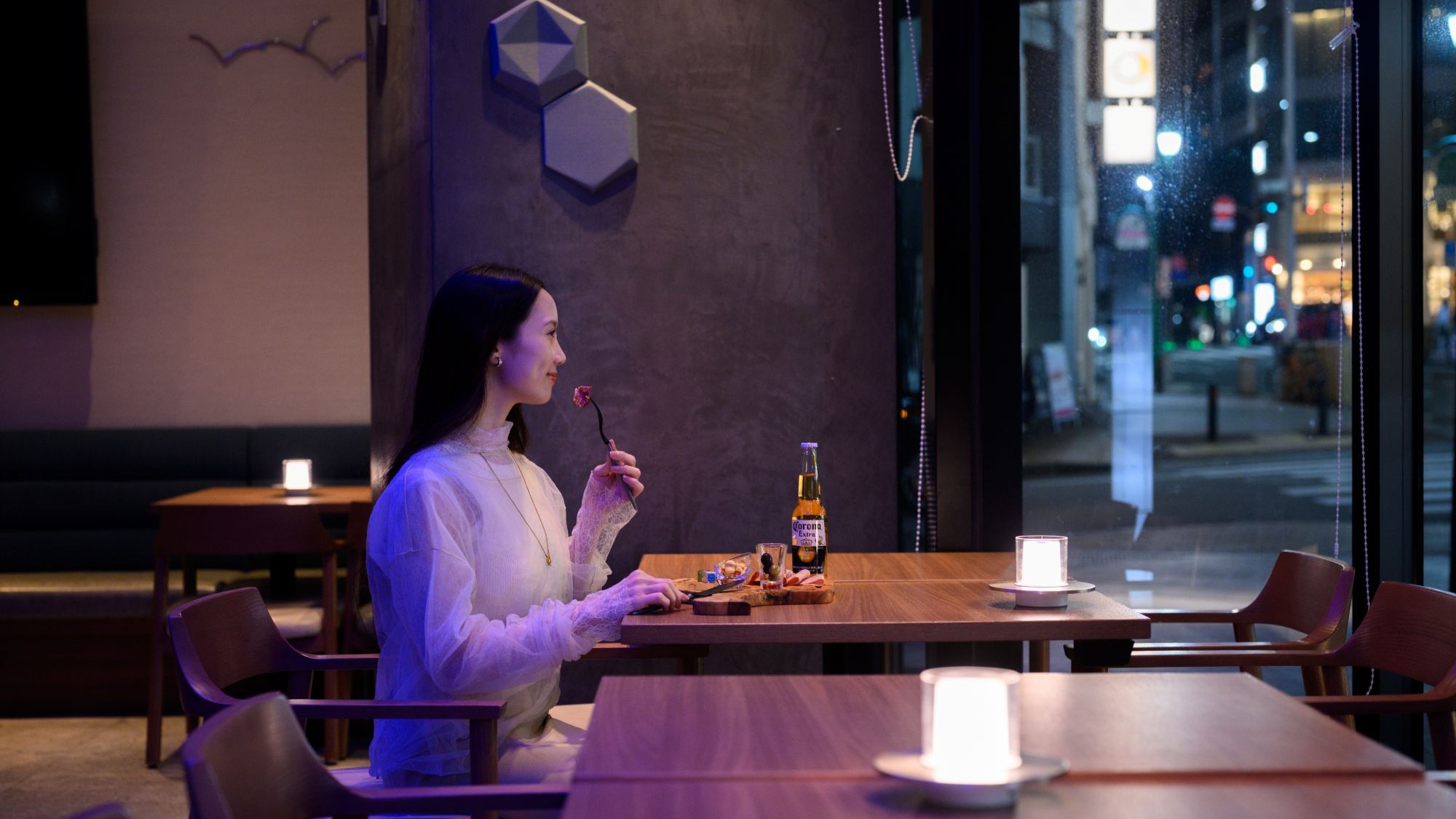 ラウンジは夜24時まで！コーヒーや紅茶などを無料でご利用いただけます。