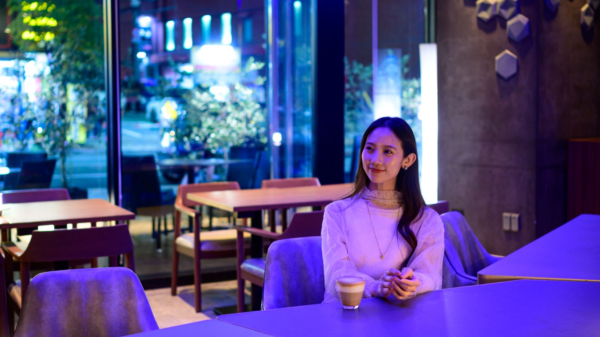 ラウンジは夜24時まで！コーヒーや紅茶などを無料でご利用いただけます。