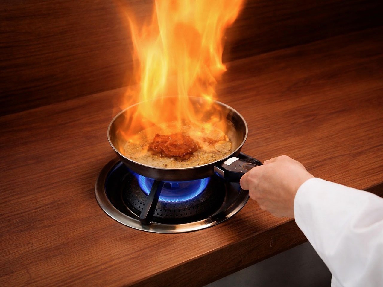【料理長特別演出】【洋食】料理長がお客様の目の前で… 季節の限定山海の饗宴【2食付き】