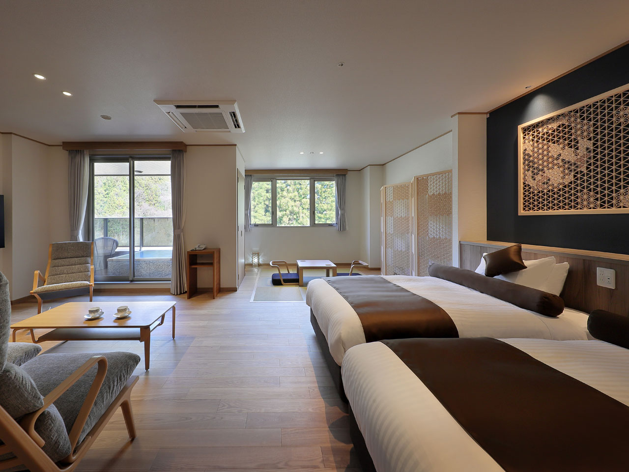 御影石露天風呂付き67㎡モダン和洋室