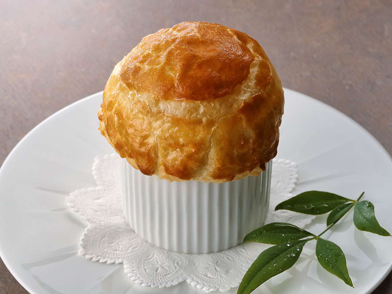 アワビと木ノ子のソテ―　香草バター風味パイ包焼