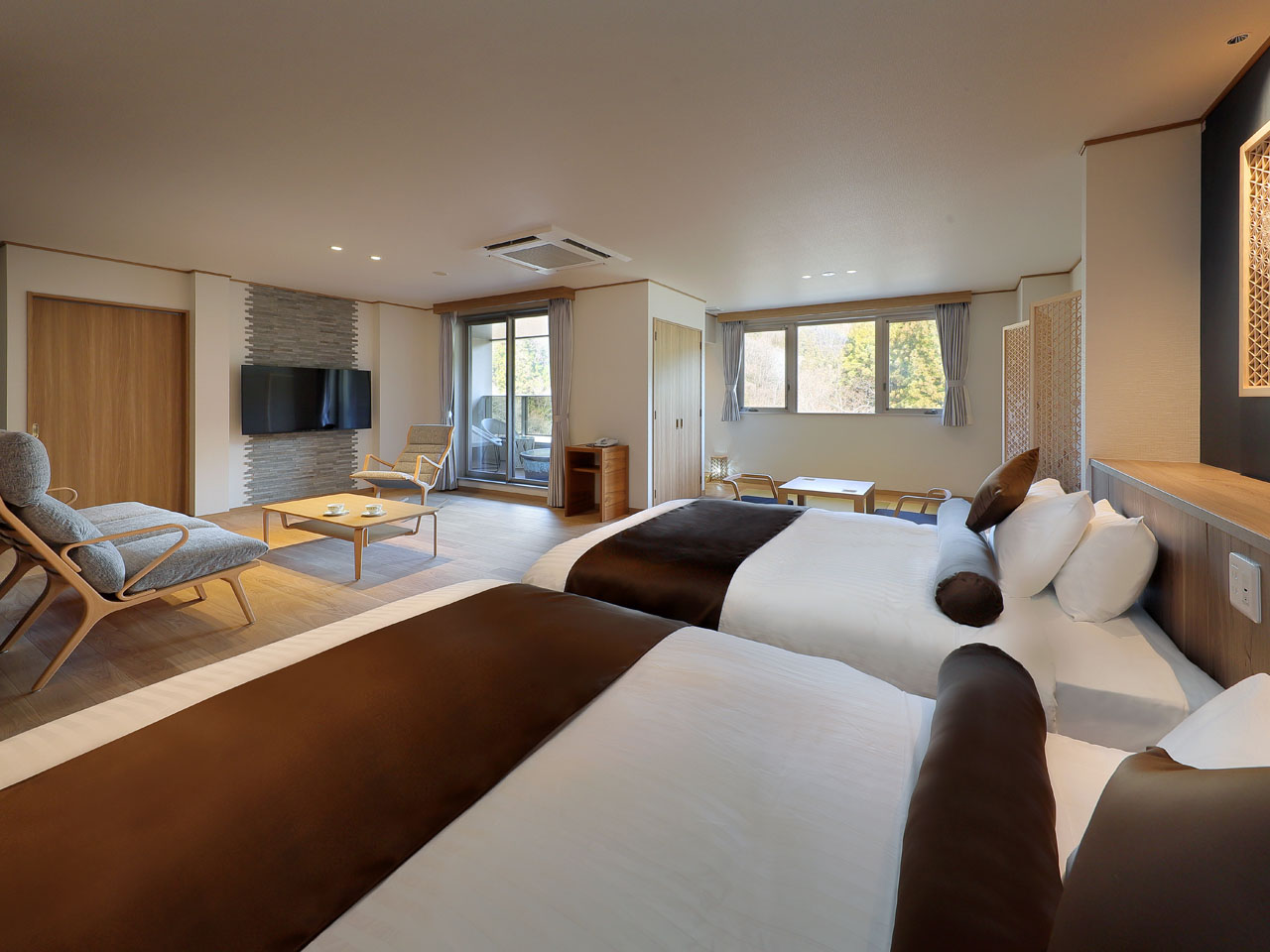 陶器露天風呂付き67㎡モダン和洋室