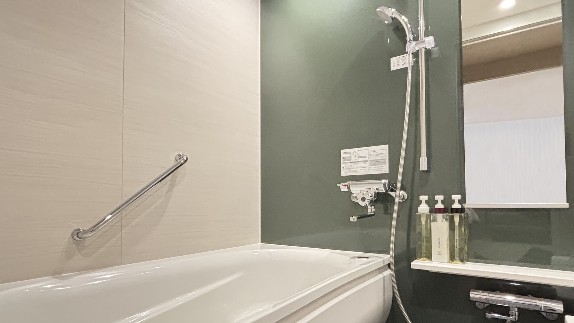 バスルーム（コーナーツイン・デラックスツイン・トリプル・ローベッドツイン・デラックスダブル）