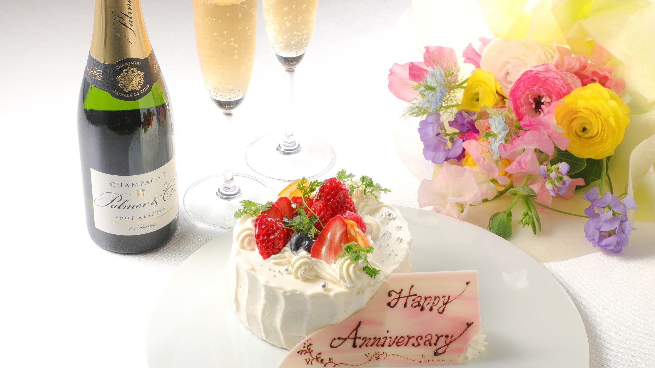Happy Anniversary！　＜夕朝食付＞　シャンパン（ハーフ）＆ホールケーキ付