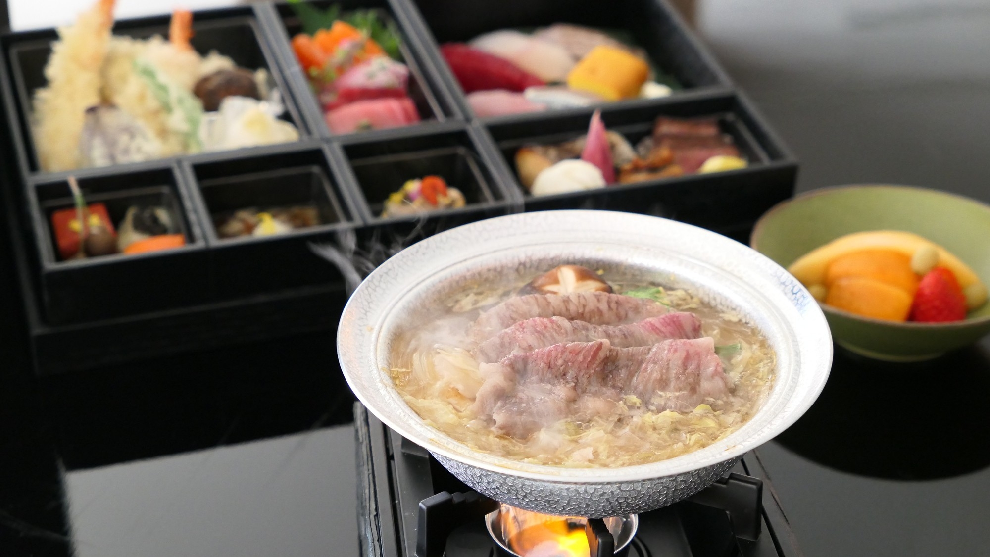 年末年始「特選和牛鍋付 料理長特別弁当」を味わうインルームダイニングプラン