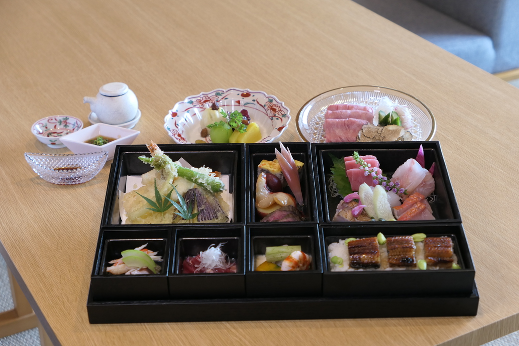 インルームダイニング「特選和牛冷しゃぶ付　料理長特別弁当」を味わうプラン　＜夕朝食付＞