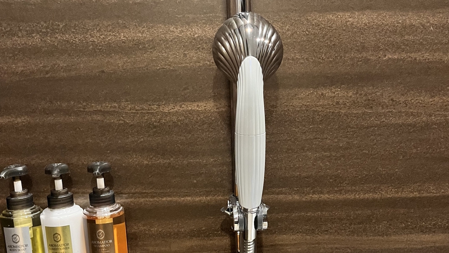 【デラックスコーナーキング・デラックスツイン】「ReFa」のシャワーヘッドで心地よいバスタイムを。