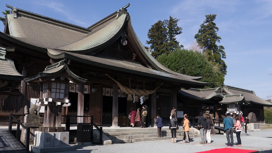 【阿蘇神社】車約1時間25分[写真提供：キロクマ!]