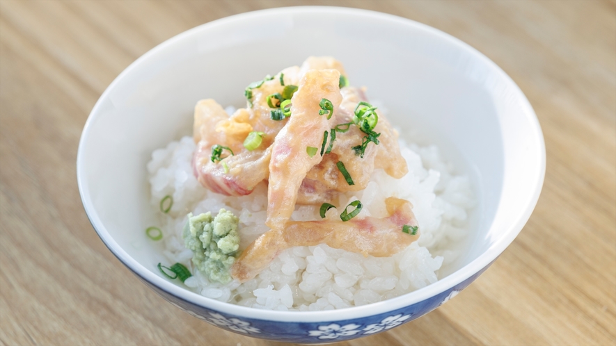 【朝食/みやび鯛茶漬け】みやび鯛の美味を代々受け継いできた胡麻ダレとマッチ。