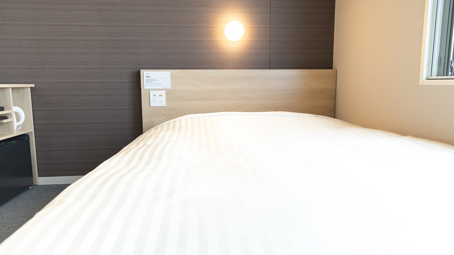 眠りを追及した150cm幅のワイドベッドと適度な硬さのマットでぐっすり