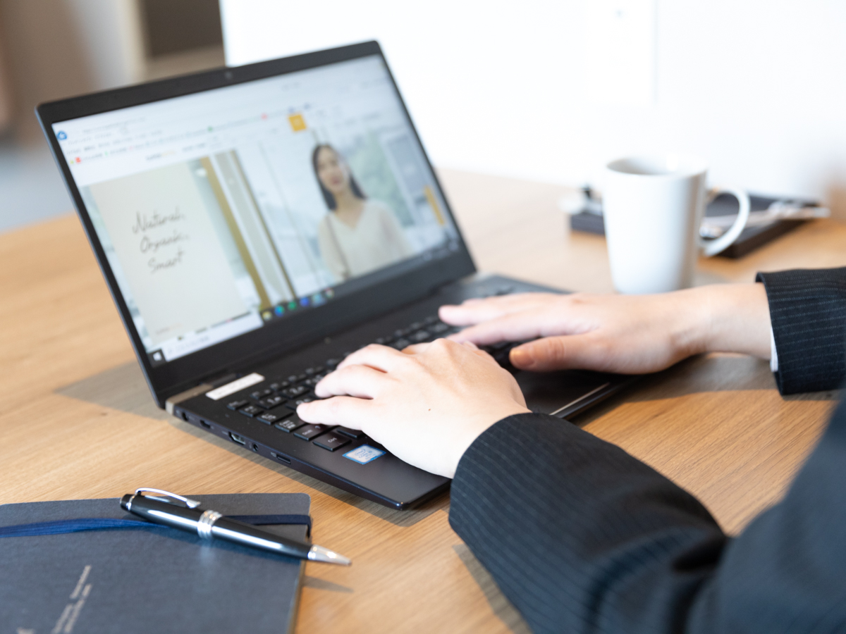 ワイドデスクで作業もしやすいです