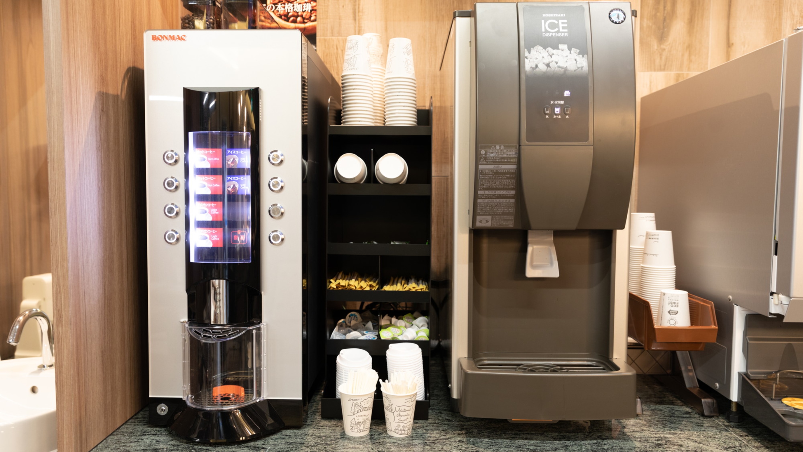 挽きたてコーヒーからジュースまで種類豊富なドリンクバー