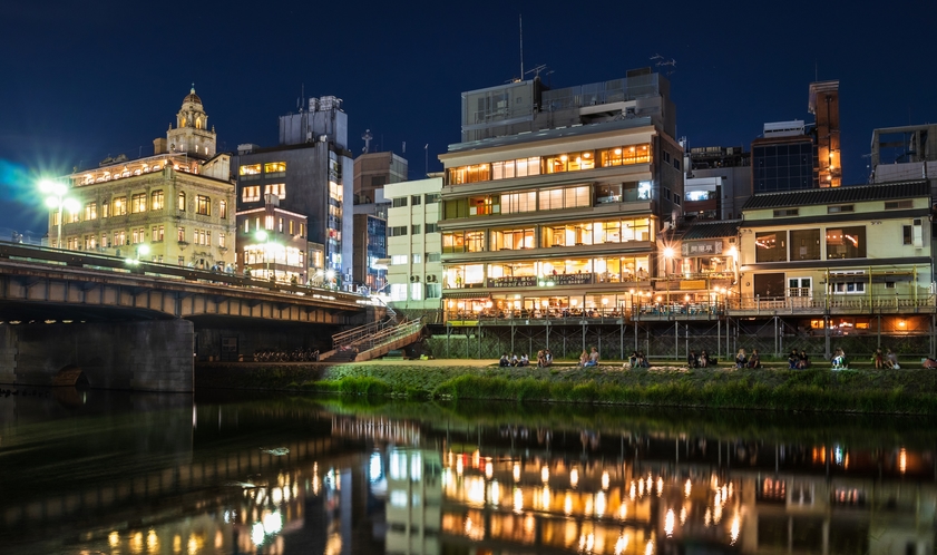 鴨川と四条大橋