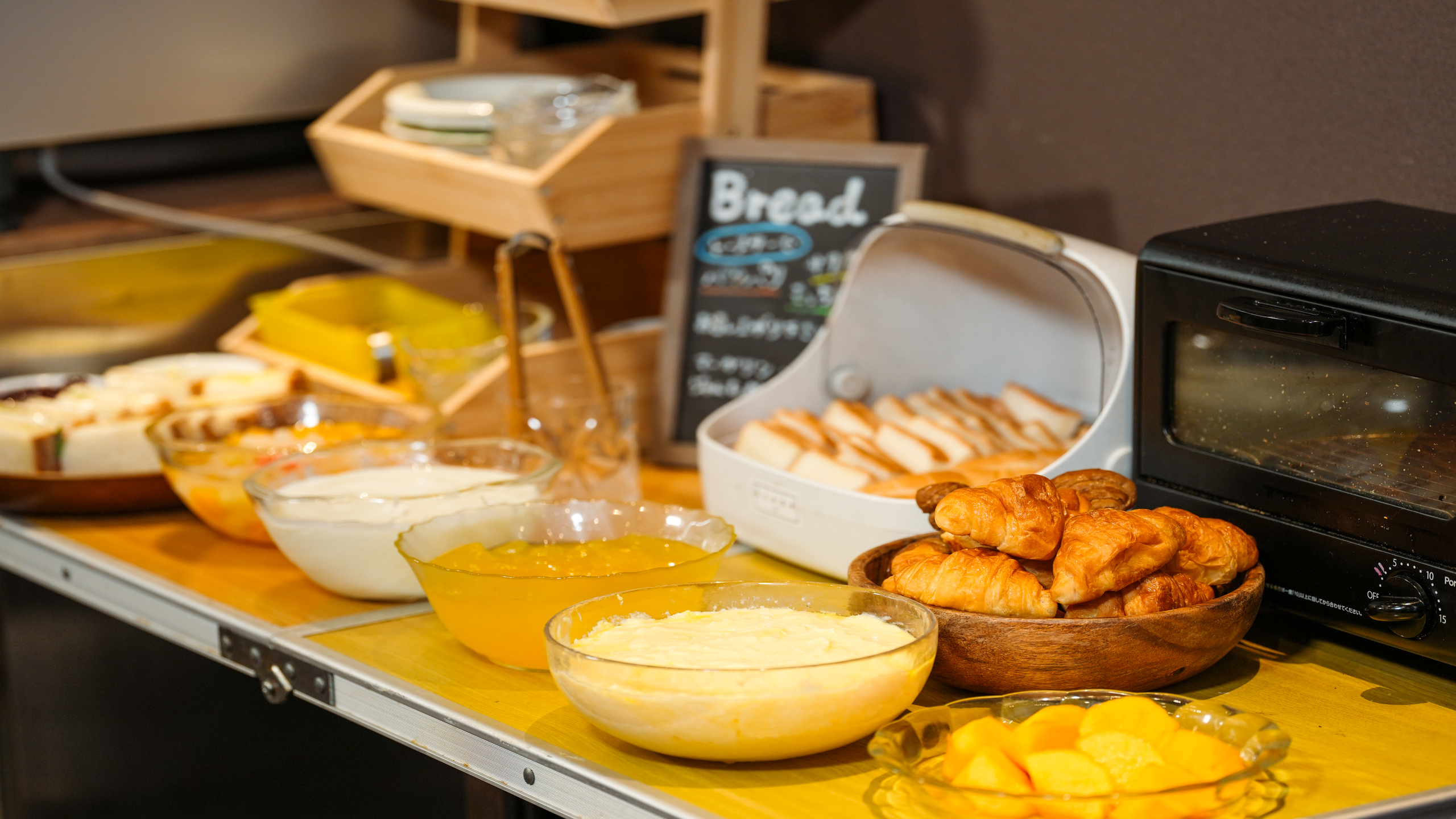 ご飯だけでなくパンもお召し上がりいただけます