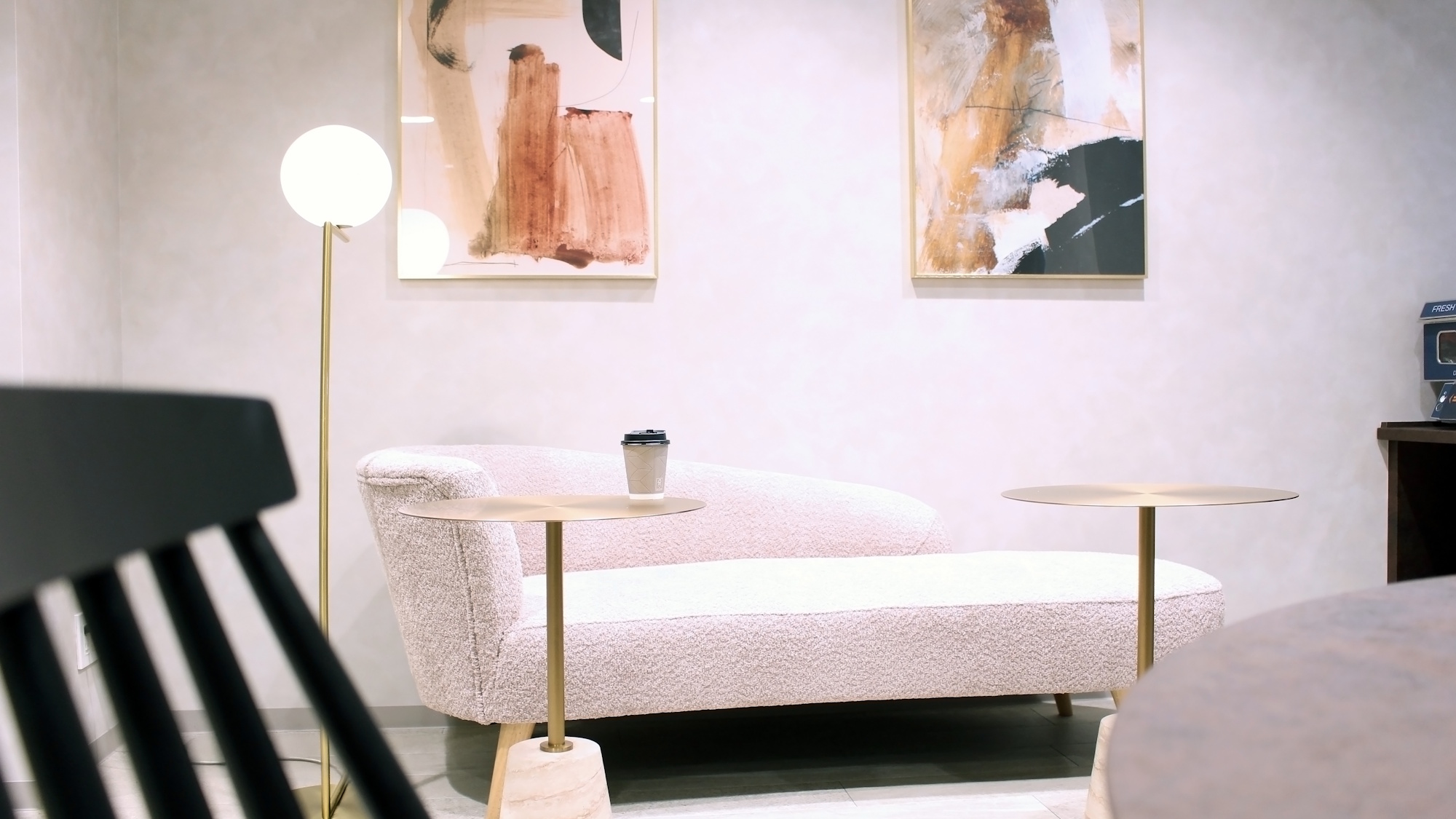 プレミアムフロアラウンジ