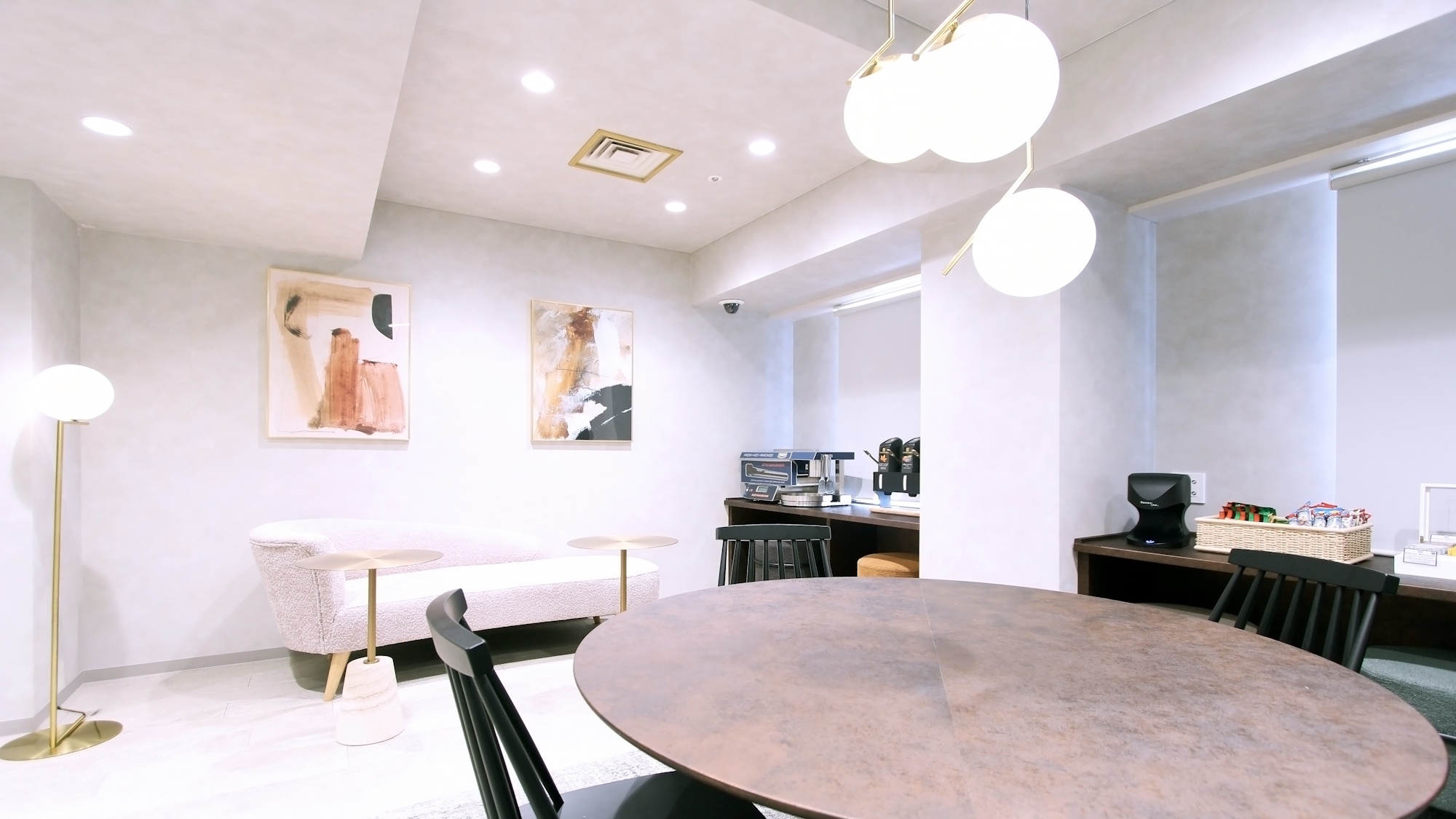 プレミアムフロアラウンジ