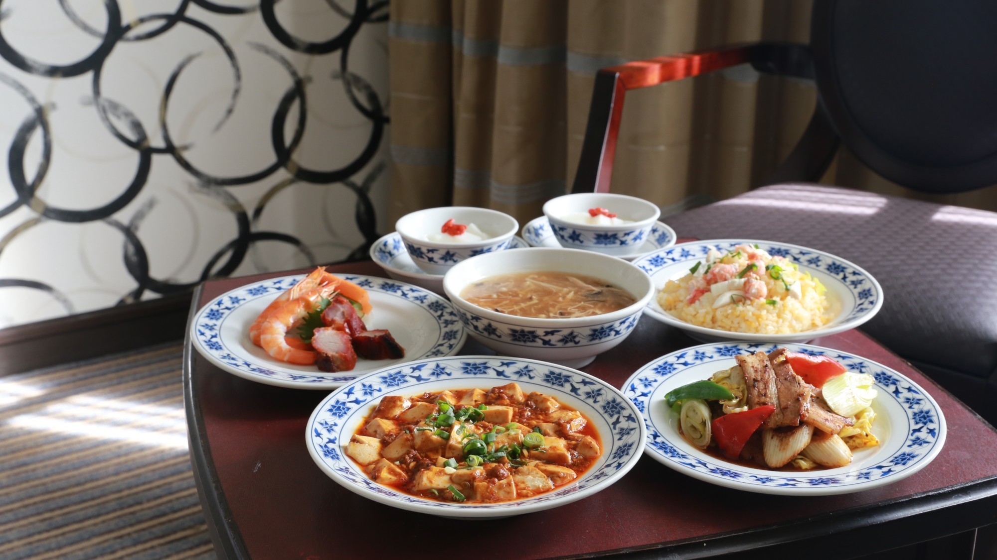 【インル−ムダイニング】お部屋で贅沢☆重慶飯店ワンランク上のディナーコース