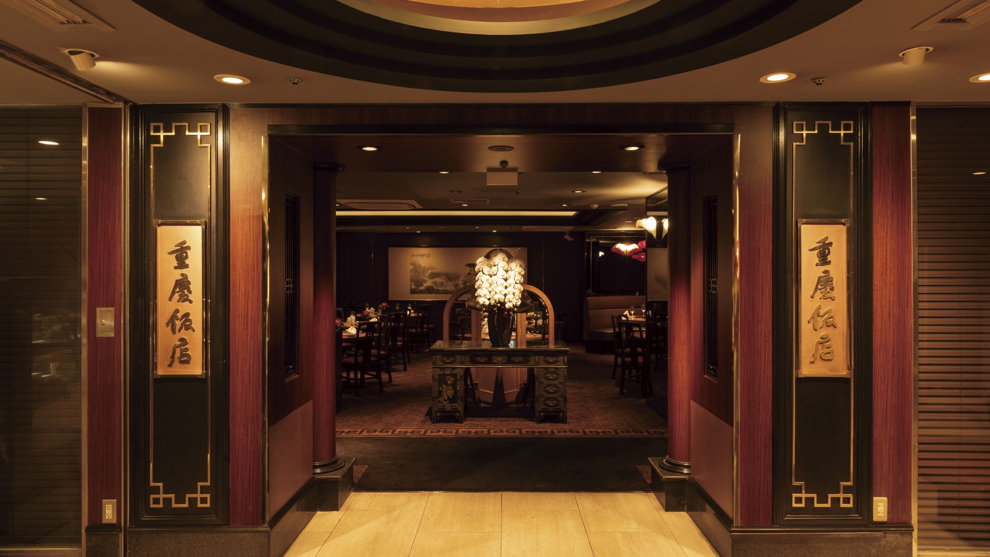 重慶飯店新館　入口