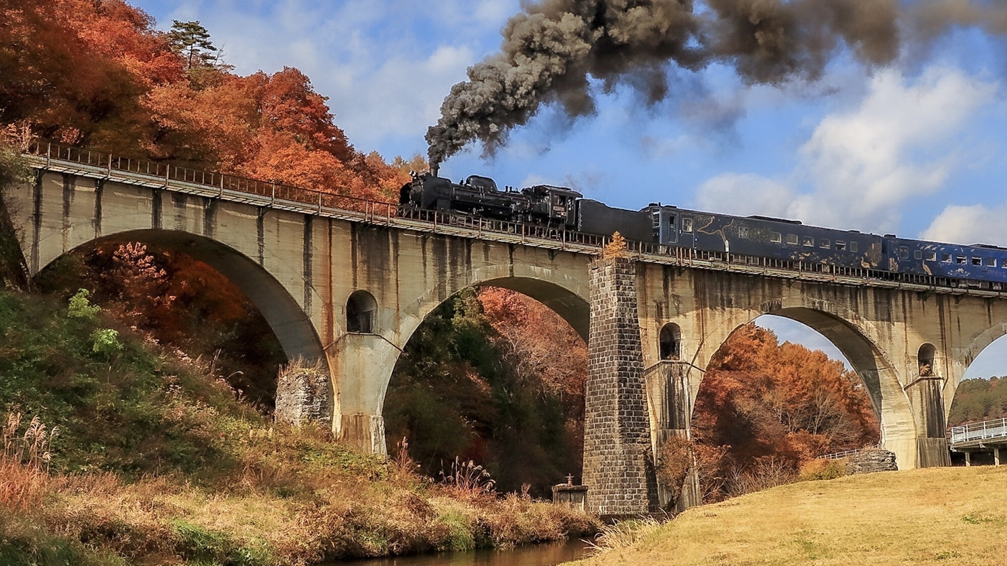 周辺観光│めがね橋（車で約1時間20分）