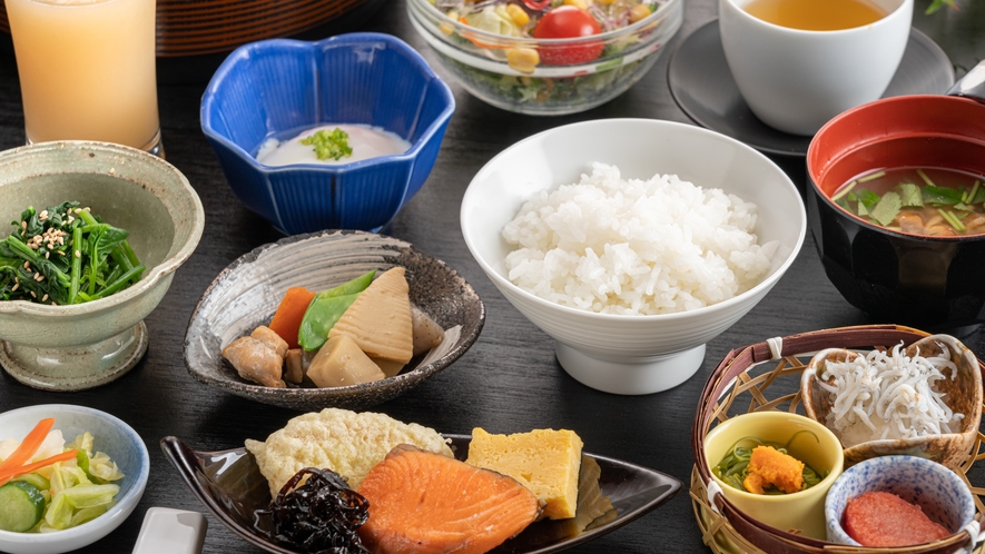 【ご朝食】岩手の郷土料理を取り入れた滋味のあるお料理を「和食膳」にてご用意いたします。
