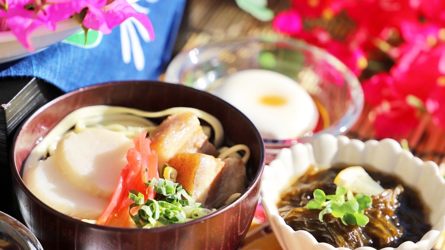 【朝食バイキング一例】ソーキそばやもずくなど沖縄の幸をご堪能ください♪