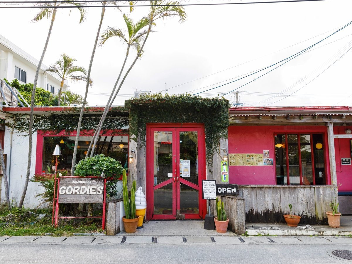 【限定】ステーキや沖縄居酒屋♪北谷砂辺の人気グルメ＆沖縄の海とサンセットを満喫＜2食付＞