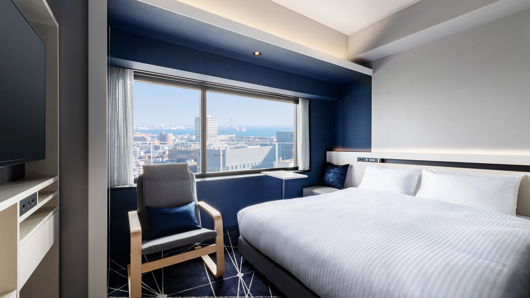 ダブル (海側)【禁煙】～広さ18.0平米～