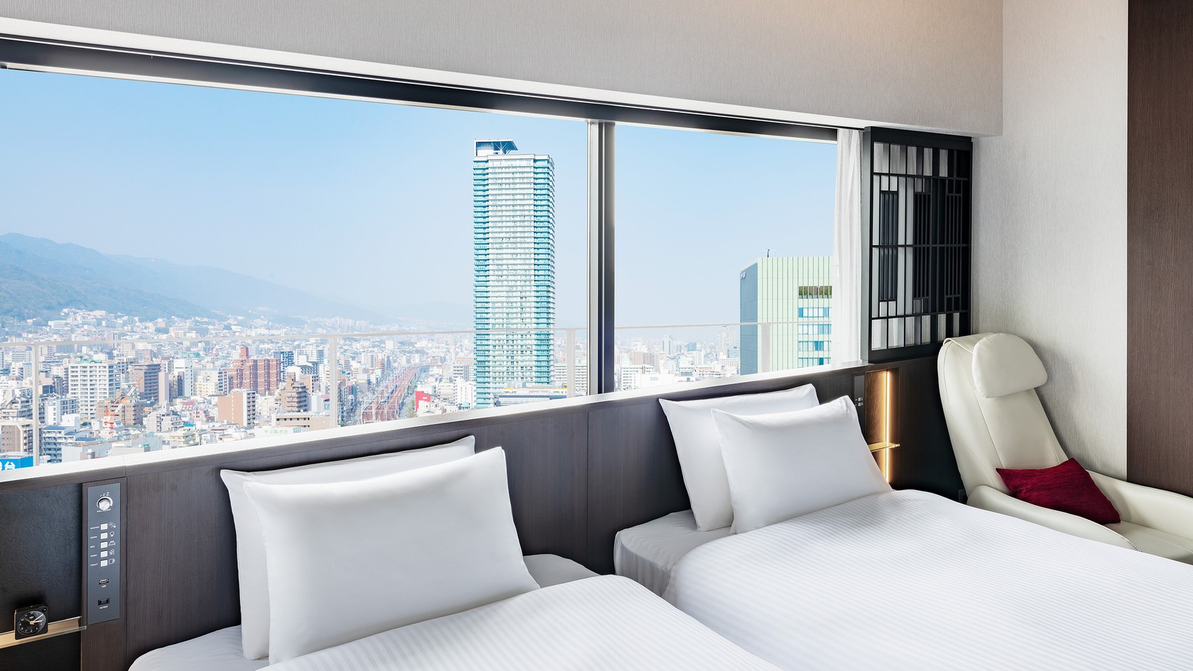 高層階コーナーツインからの眺望(トレインビュー)