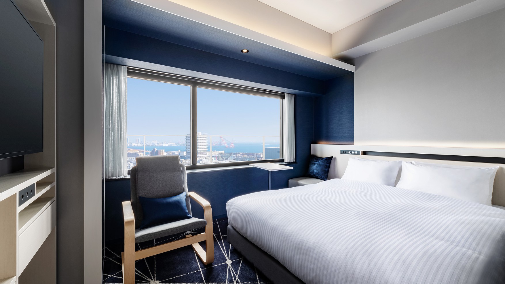 高層階ダブル (海側)【禁煙】～広さ18.0平米～