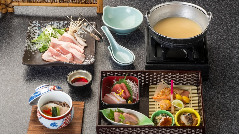 3か月限定　秋の特別和食膳料理　1泊2食付+ハーフバイキング付きプラン