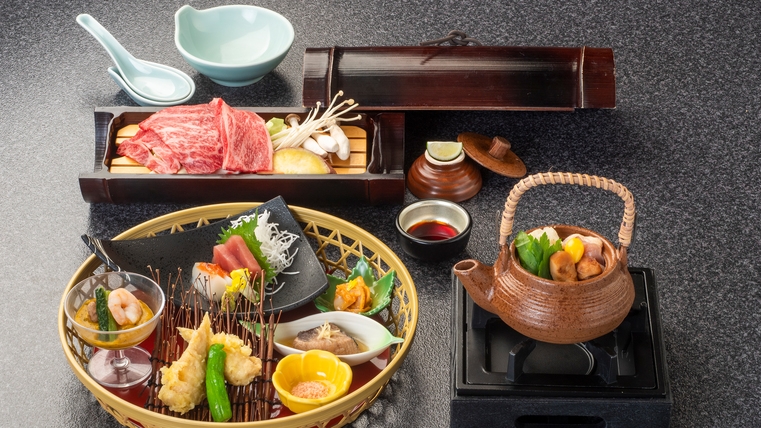 3か月限定　秋の特別和食膳料理　1泊2食付+ハーフバイキング付きプラン