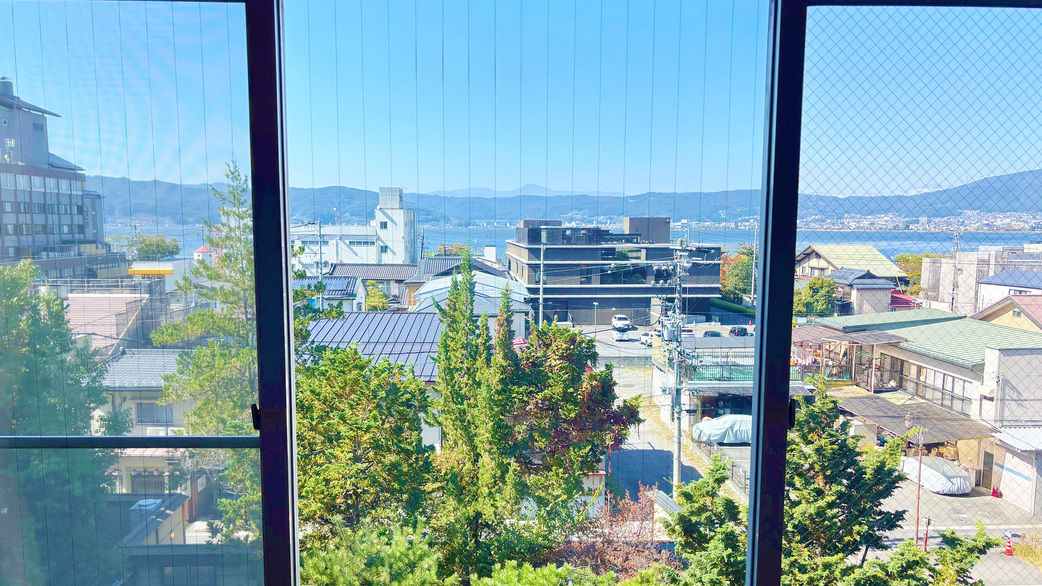 諏訪湖側客室景色一例