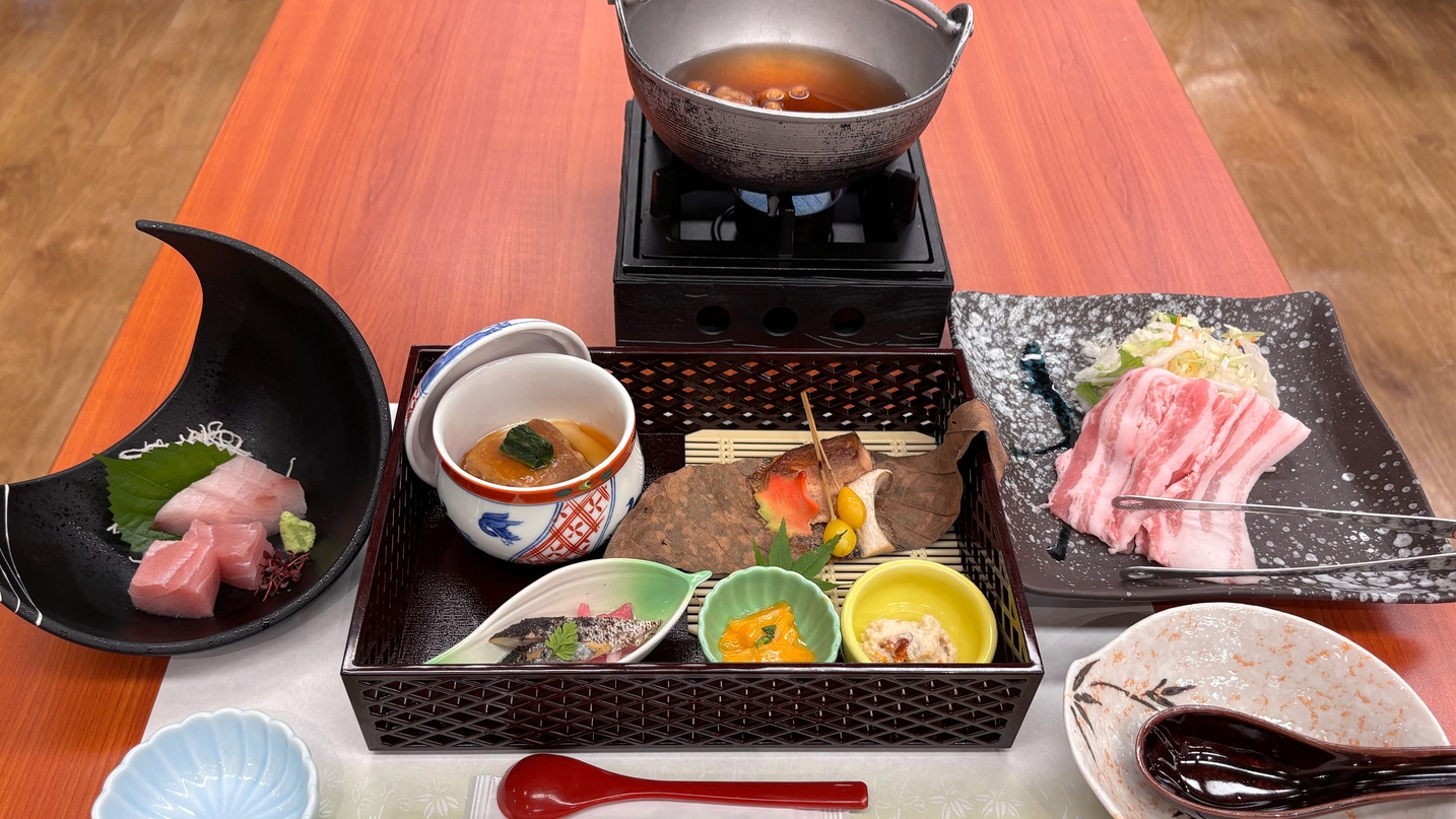 90日以上前のご予約でお得！【早割90】1泊2食付創作和食膳＋ハーフバイキングプラン