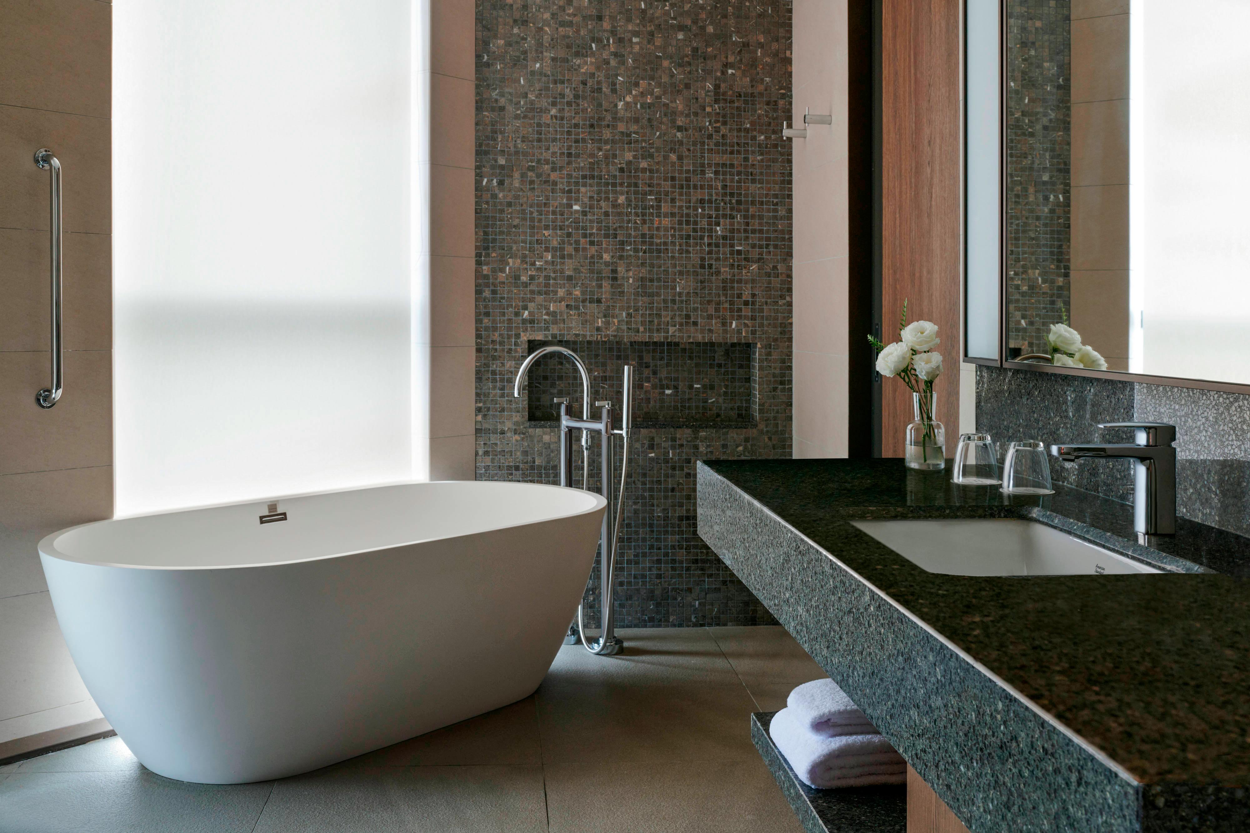 Park Suite - Guest Bathroom