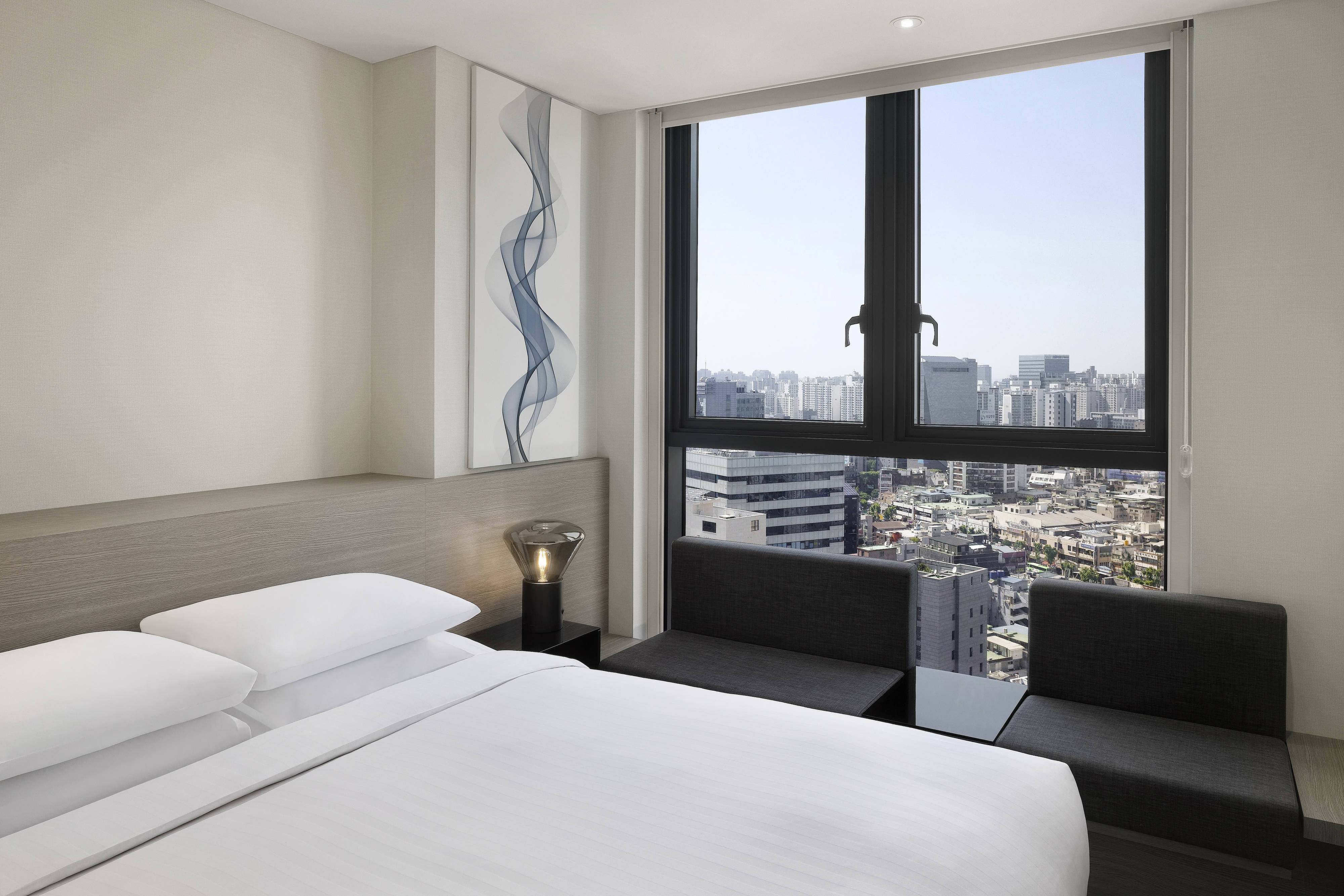 Deluxe King Guest Room - City View