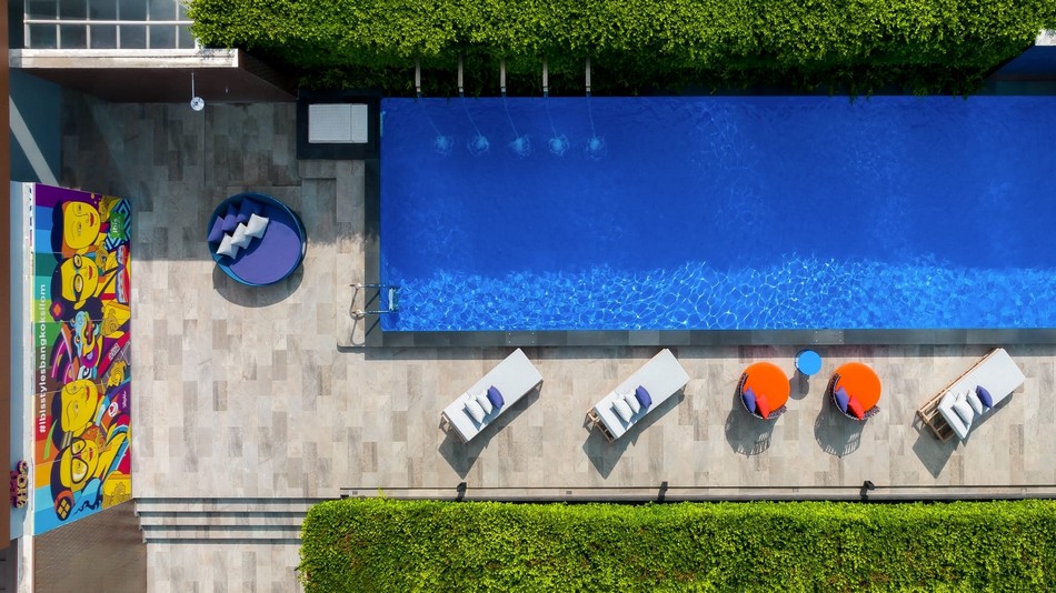 スイミングプール