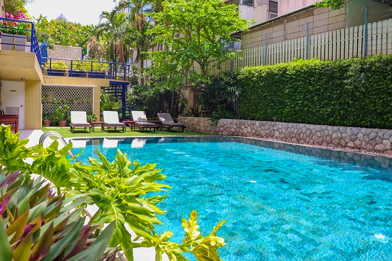 スイミングプール