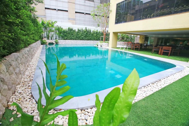 スイミングプール