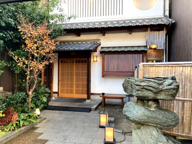 奈良の有名料亭「つる由」