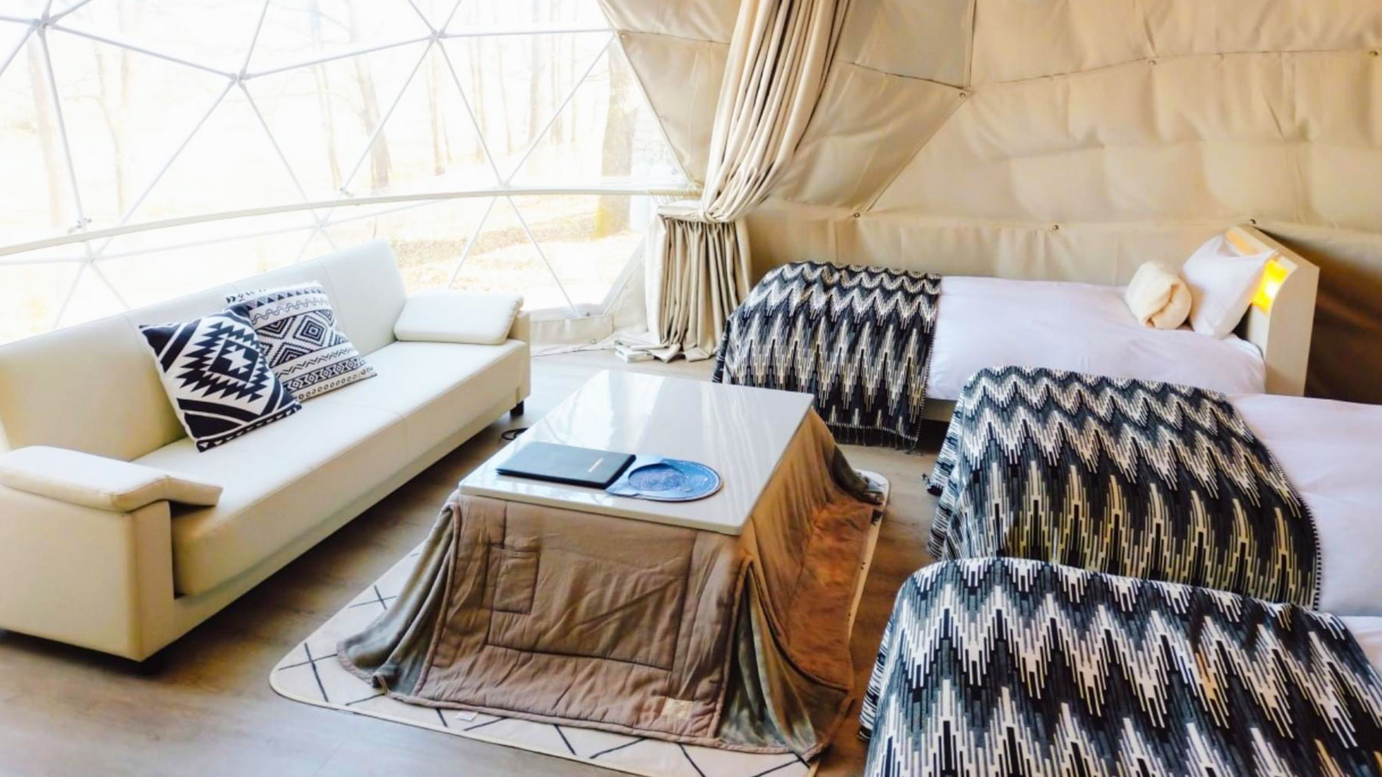 【グランピングサイト】冬仕様に模様替え！全キャビンに『こたつ』を導入しました。