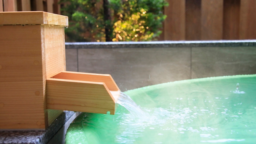 日本一を誇る豊富な湧出量と力強い湯力を誇る天下の名湯、草津温泉