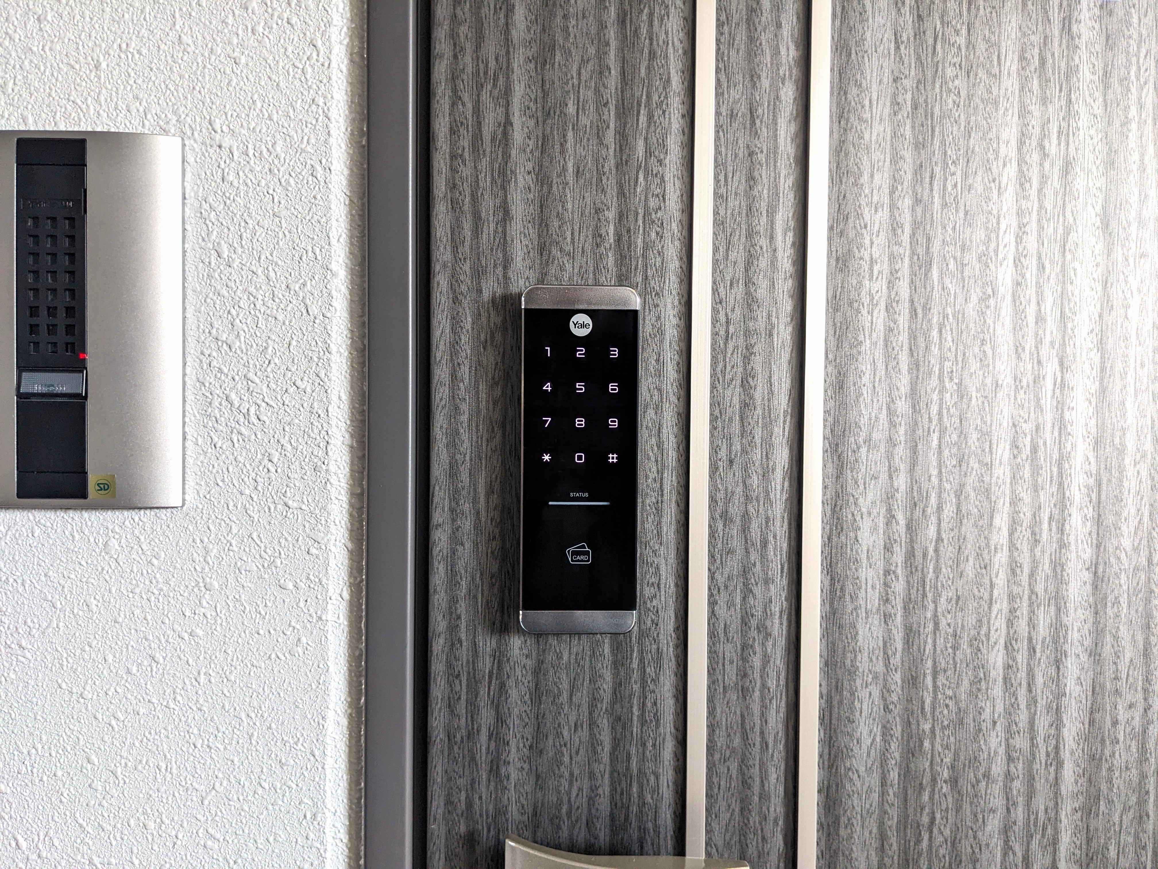 電子錠で鍵いらず。手ぶらで外出OK。