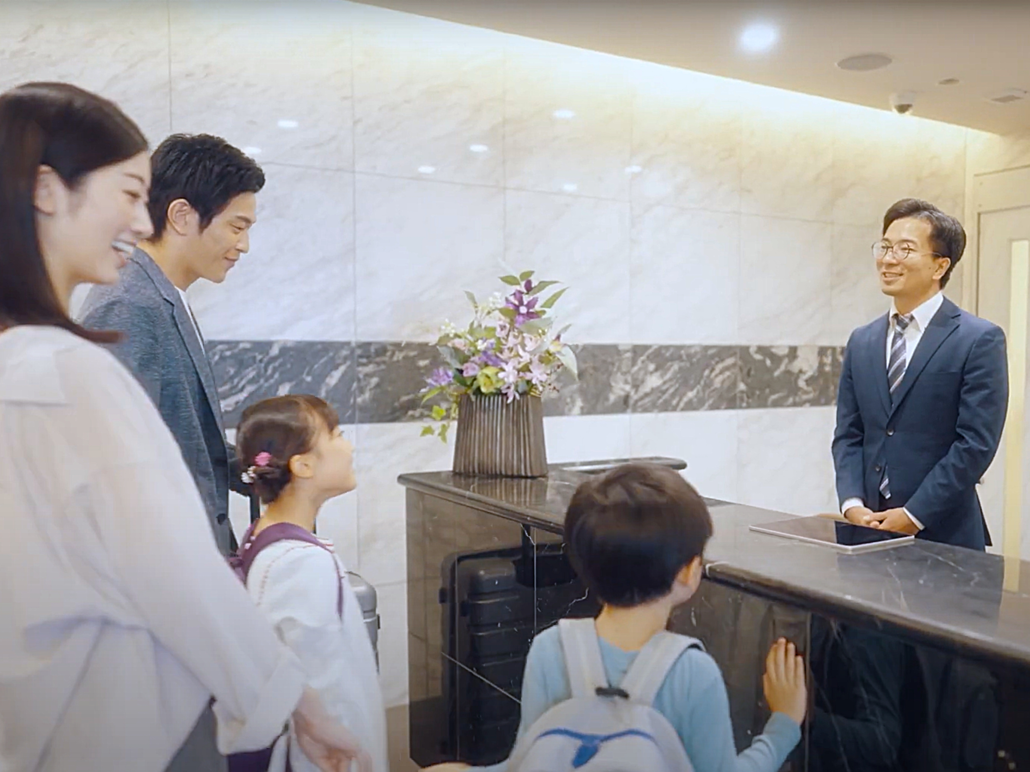 フロントデスクスタッフです。皆様のお越しをお待ちしております。