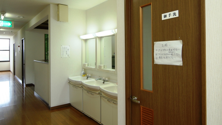 館内◆洗面台とトイレは共有です。