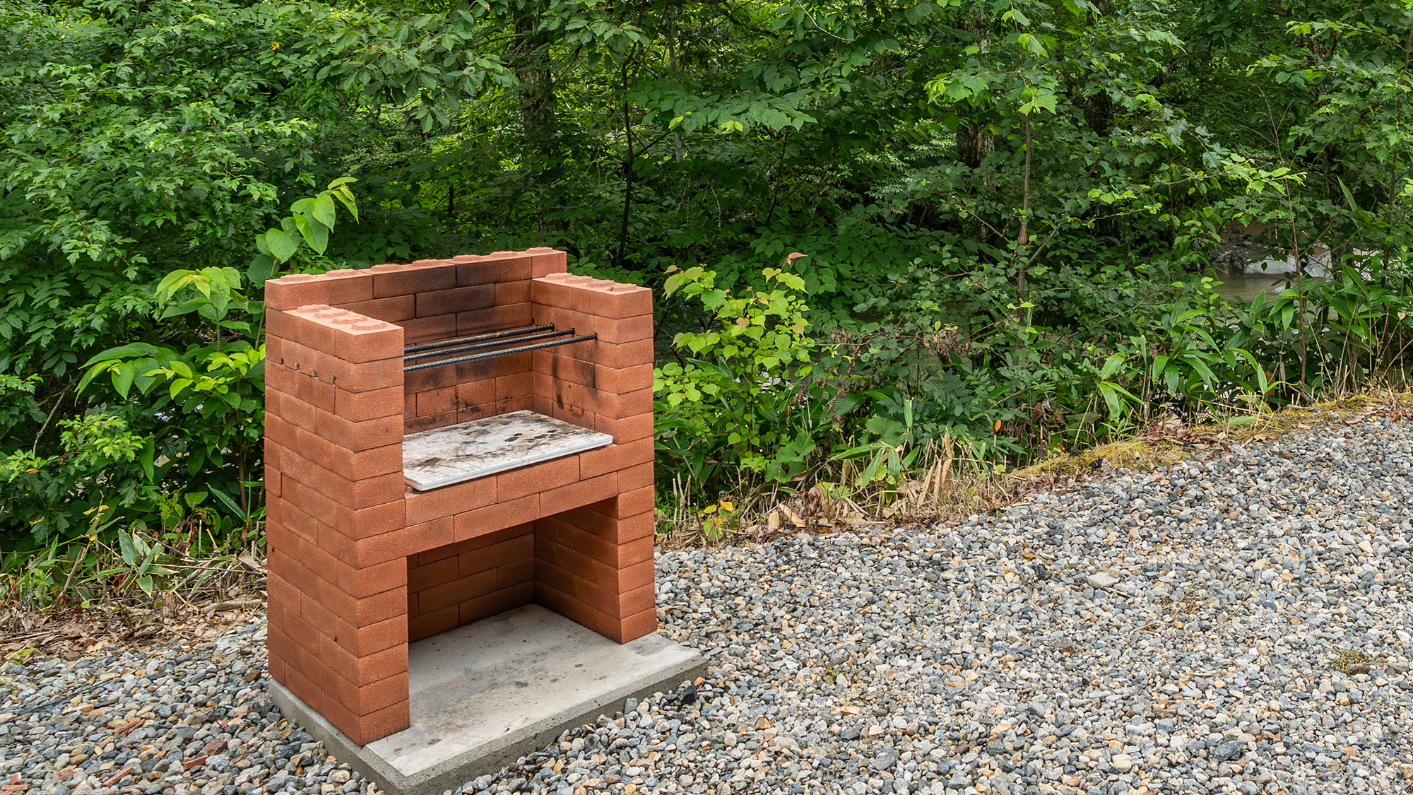 内寸約50&times;40cmで網などが置けるようになっておりますので30cm角の網も使用可能♪