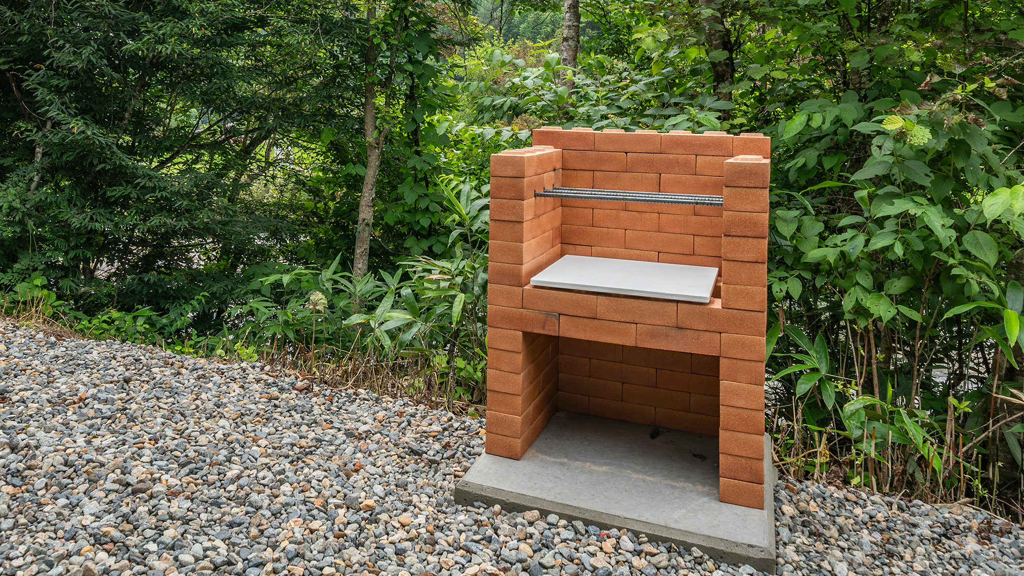 内寸約50&times;40cmで網などが置けるようになっておりますので30cm角の網も使用可能♪