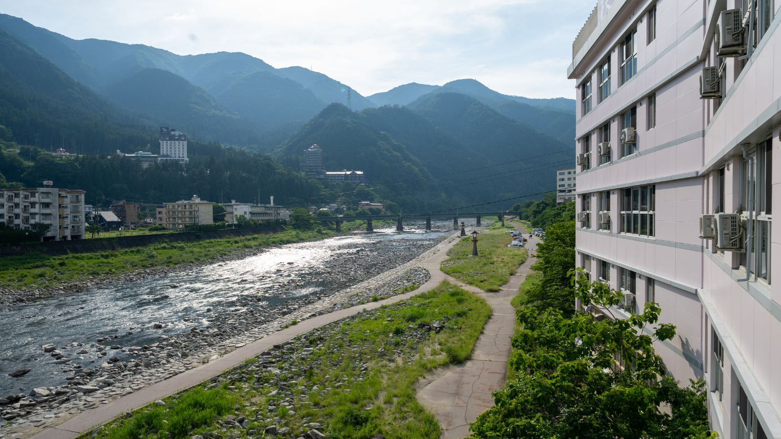 ◆全室リバービュー客室です。客室からは飛騨川と山の緑が織りなす自然の絶景をお楽しみいただけます。