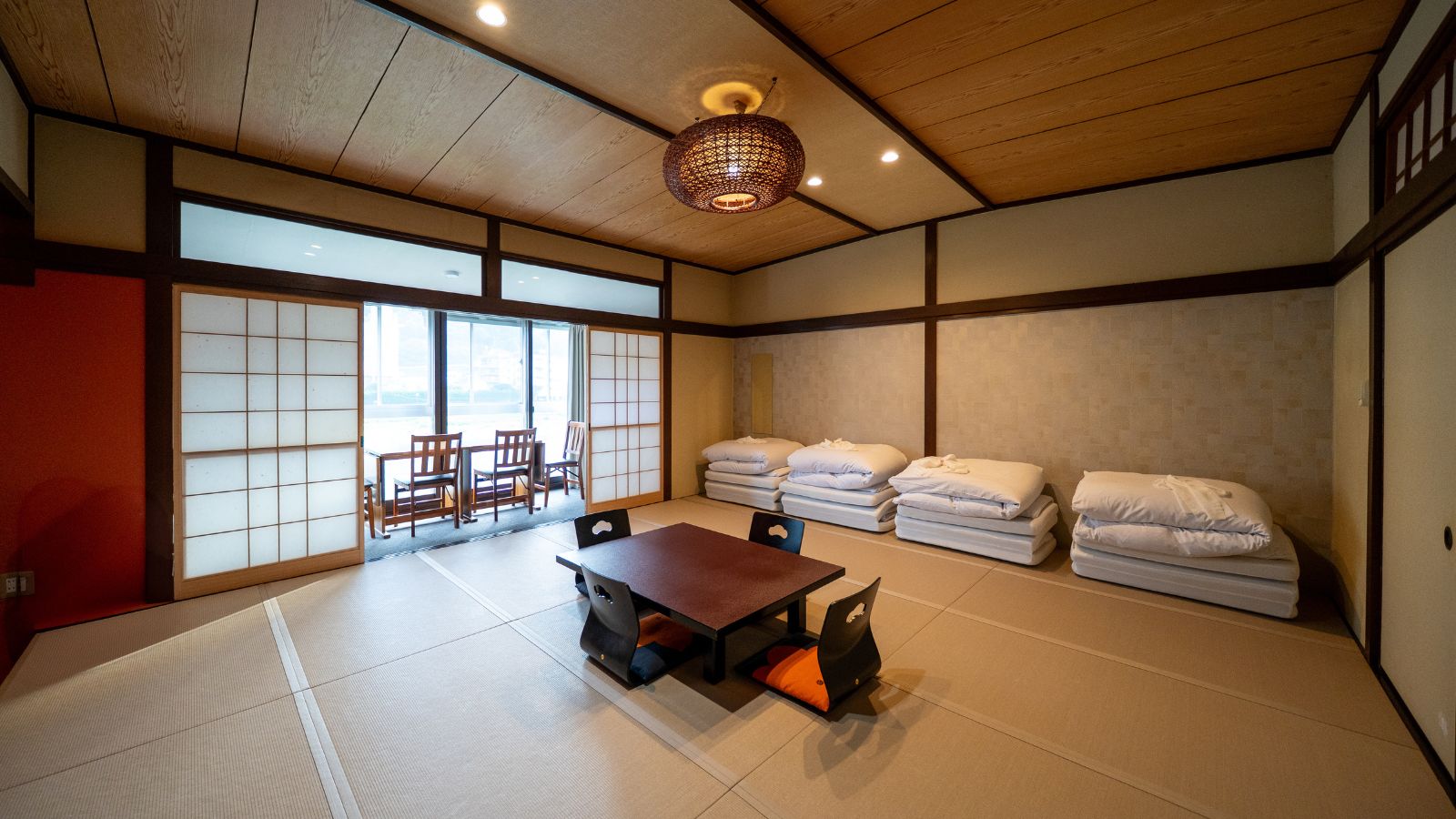 ◆布団敷の大人数でも宿泊が可能な和室客室になります。ゼミや合宿などでぜひご活用ください。
